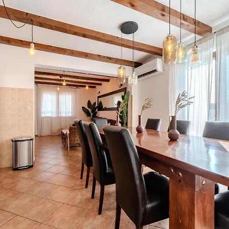 Amazing In Vakantiehuis Zagrad